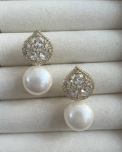 Load image into Gallery viewer, LEAF PAVE PEARL EARRING
