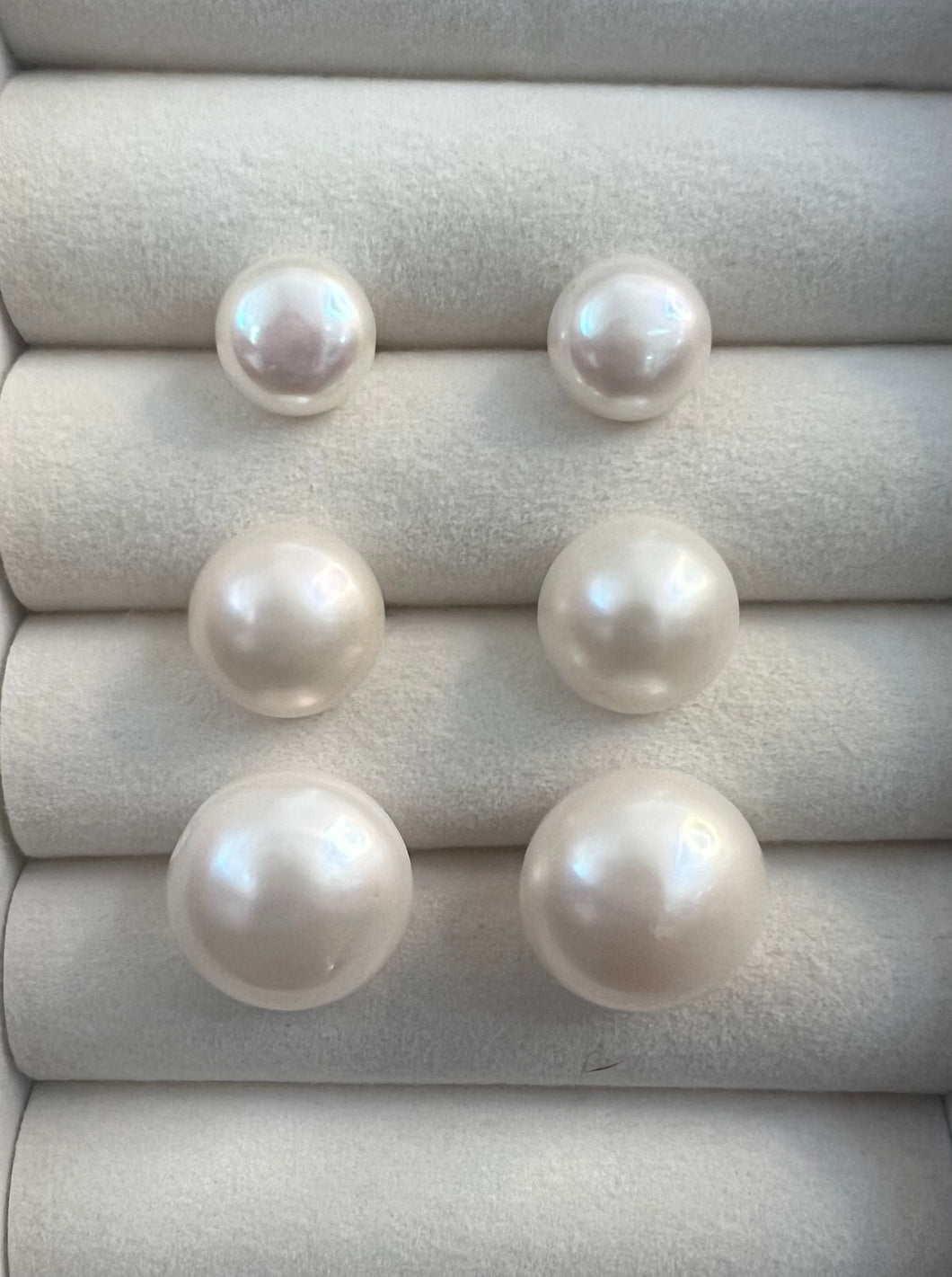 PEARL STUDS