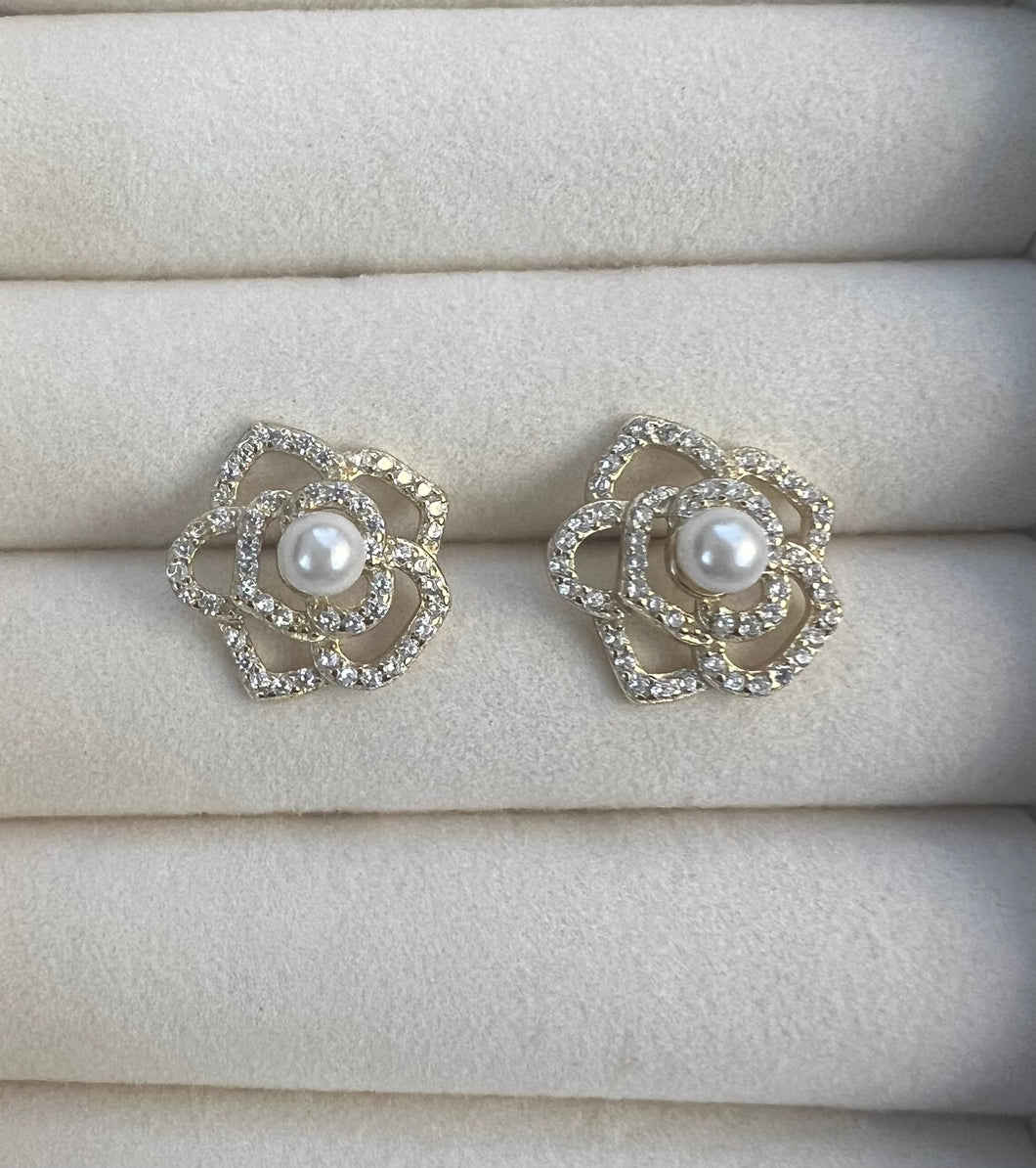 FLOWER PAVE PEARL STUD