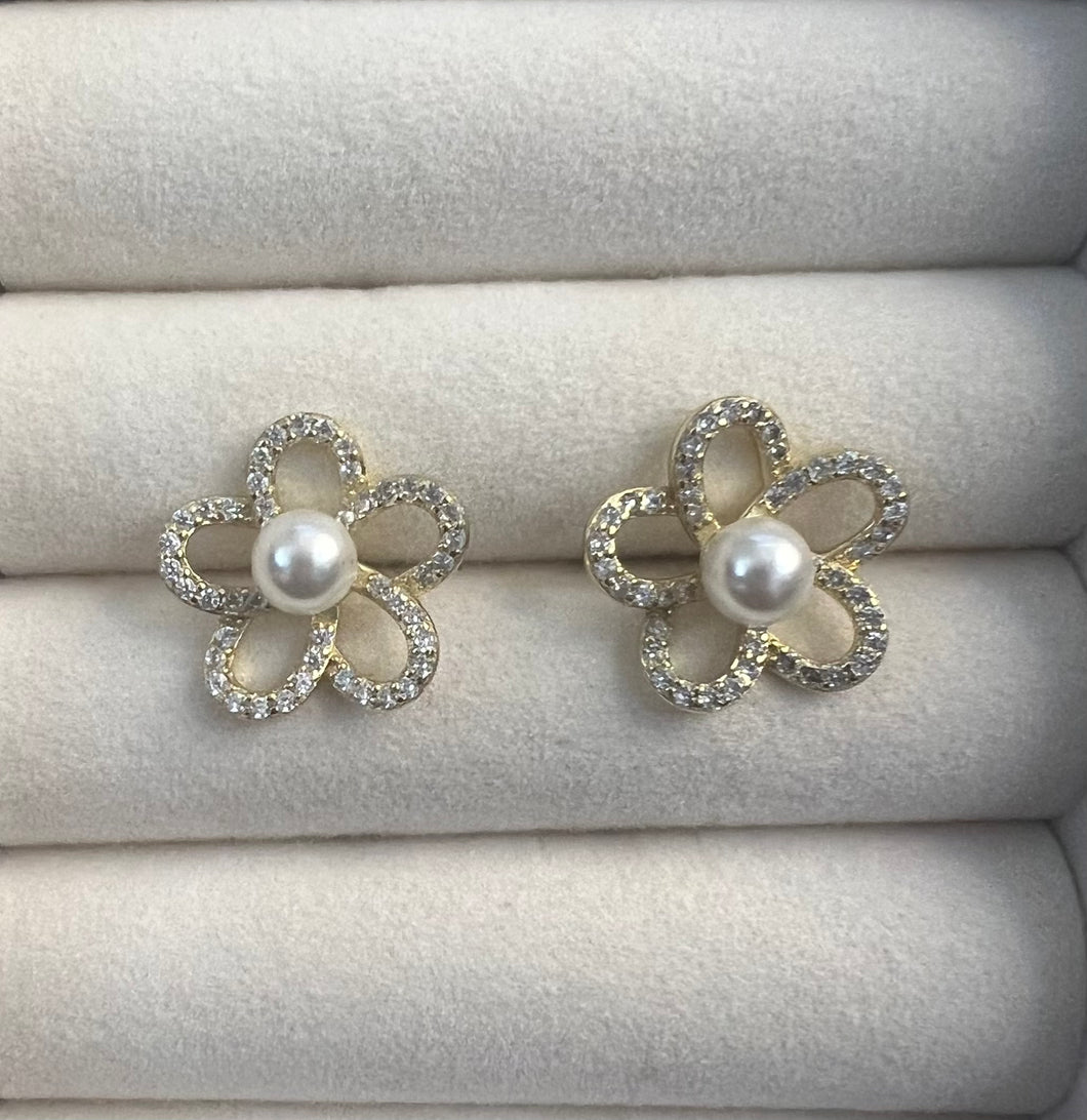 FLOWER PAVE PEARL STUD