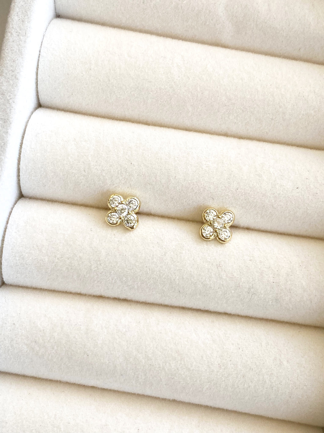 FLOWER ZIRCONIA STUD