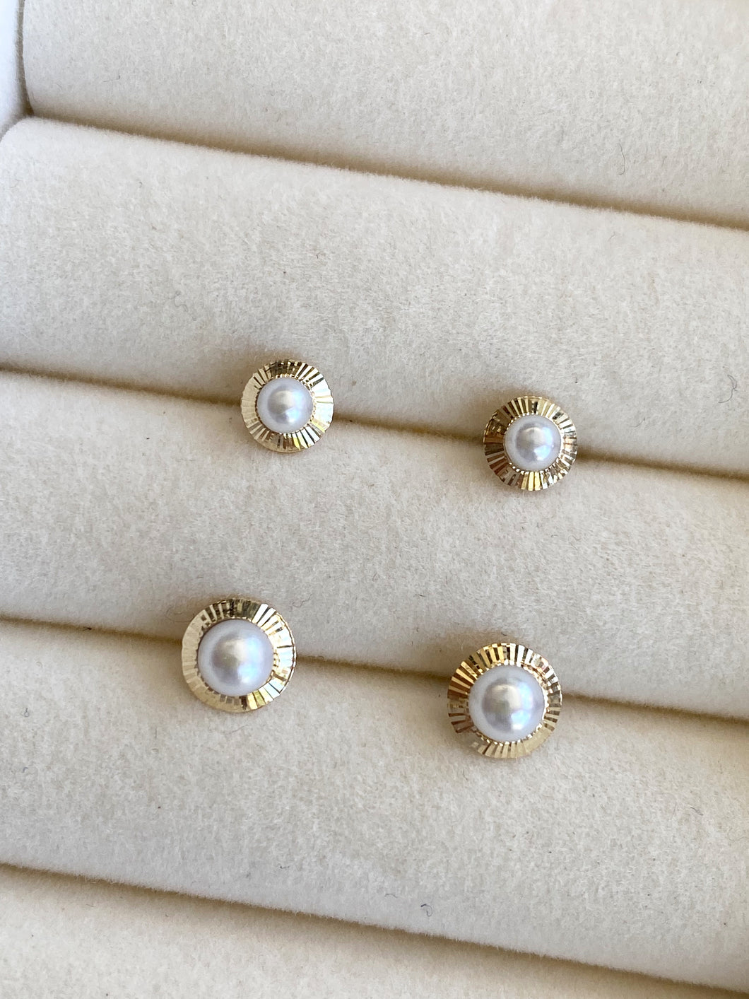 BEZEL PEARL STUD