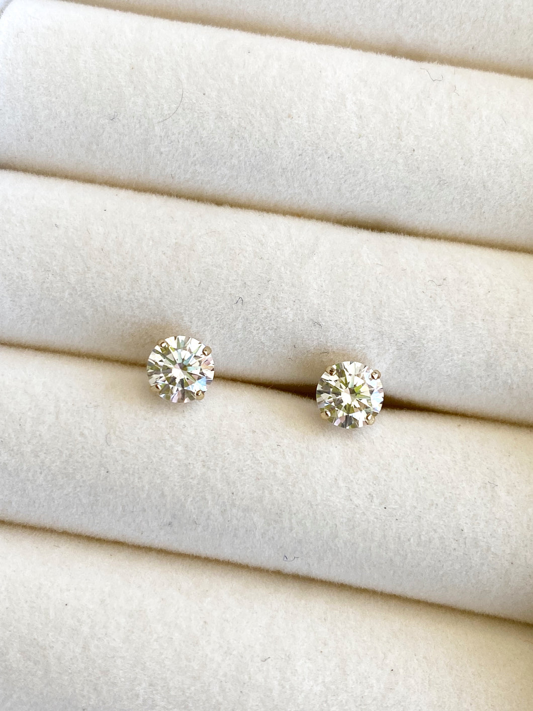 6MM CLEAR ZIRCONIA STUD